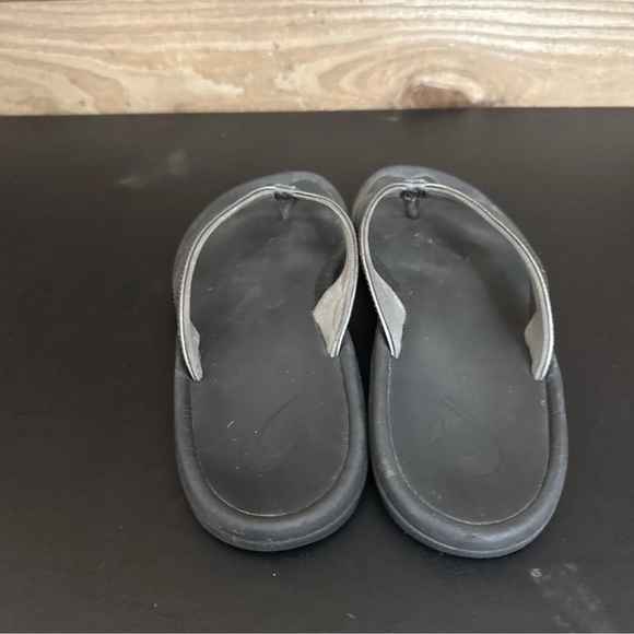 OLUKAI Ohana Pewter Faux Leather Flip Flop Sandals Shoes Women’s Size 9 Summer - Picture 3 of 8